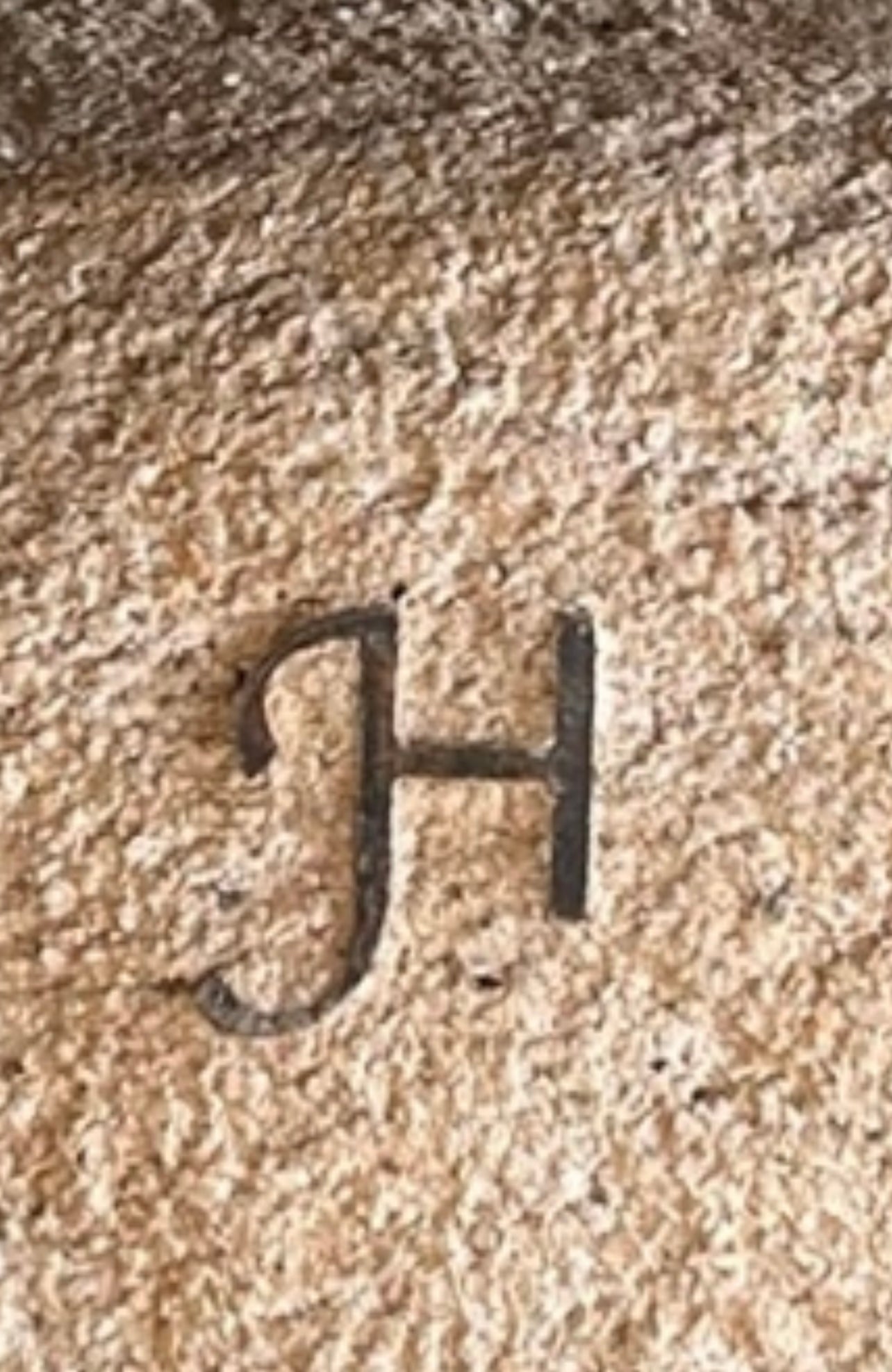 Stone Vessel - Monument - “Tierra vieja”